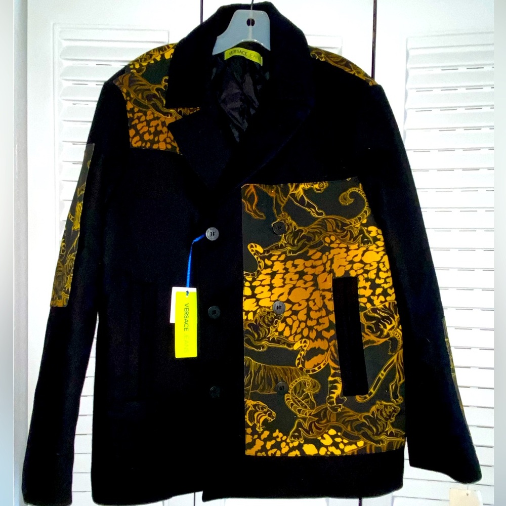 Wool buttoned jacket for winter (Versace)